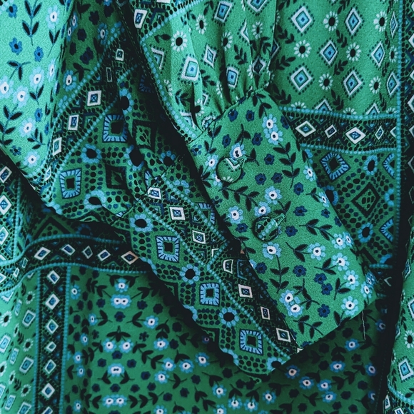 LOFT High Neck Yoke Seamed Blouse Size Small - Picture 4 of 7